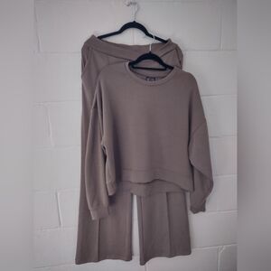 Scoop Women's ScubaKnit Cropped Sweatshirt w/ Drop Sleeves & Wide Leg Bottoms